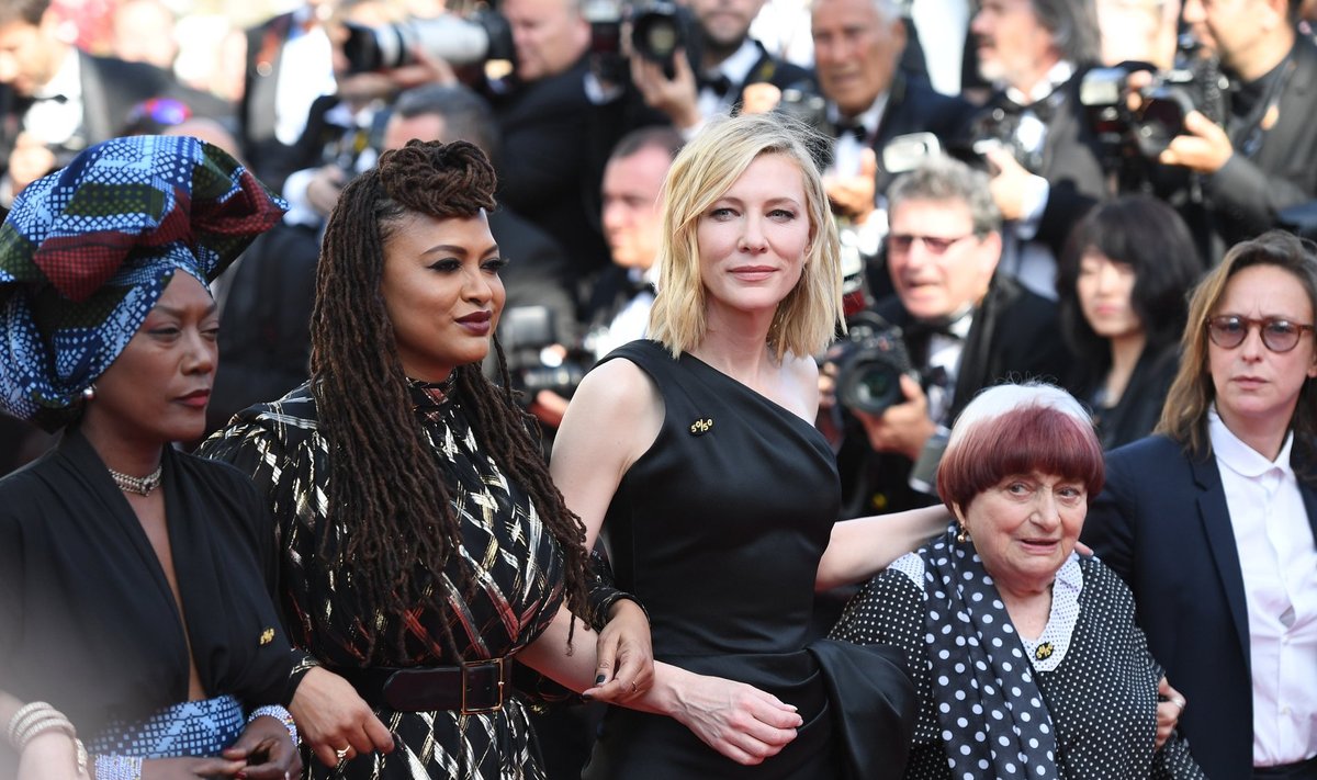 Cate Blanchetti juhtimisel toimus 12. mail vaikne meeleavaldus: naisfilmitegijad jalutasid käsikäes Cannes’i peahoone treppidel poolele maale näitamaks, kui palju raskem on naistel neid treppe läbi käia.