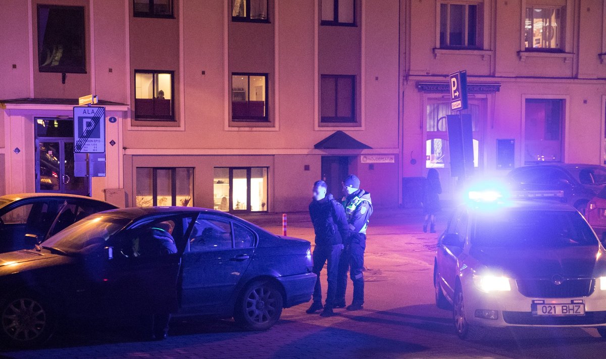 Tallinnas Aedvilja tänaval peeti kinni narkojoobe kahtlusega juht