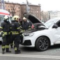 ФОТО | В центре Таллинна столкнулись автобус и легковушка. Тяжело пострадала женщина-водитель