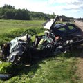 FOTOD: Viljandimaal hukkus veokile otsa sõitnud autojuht