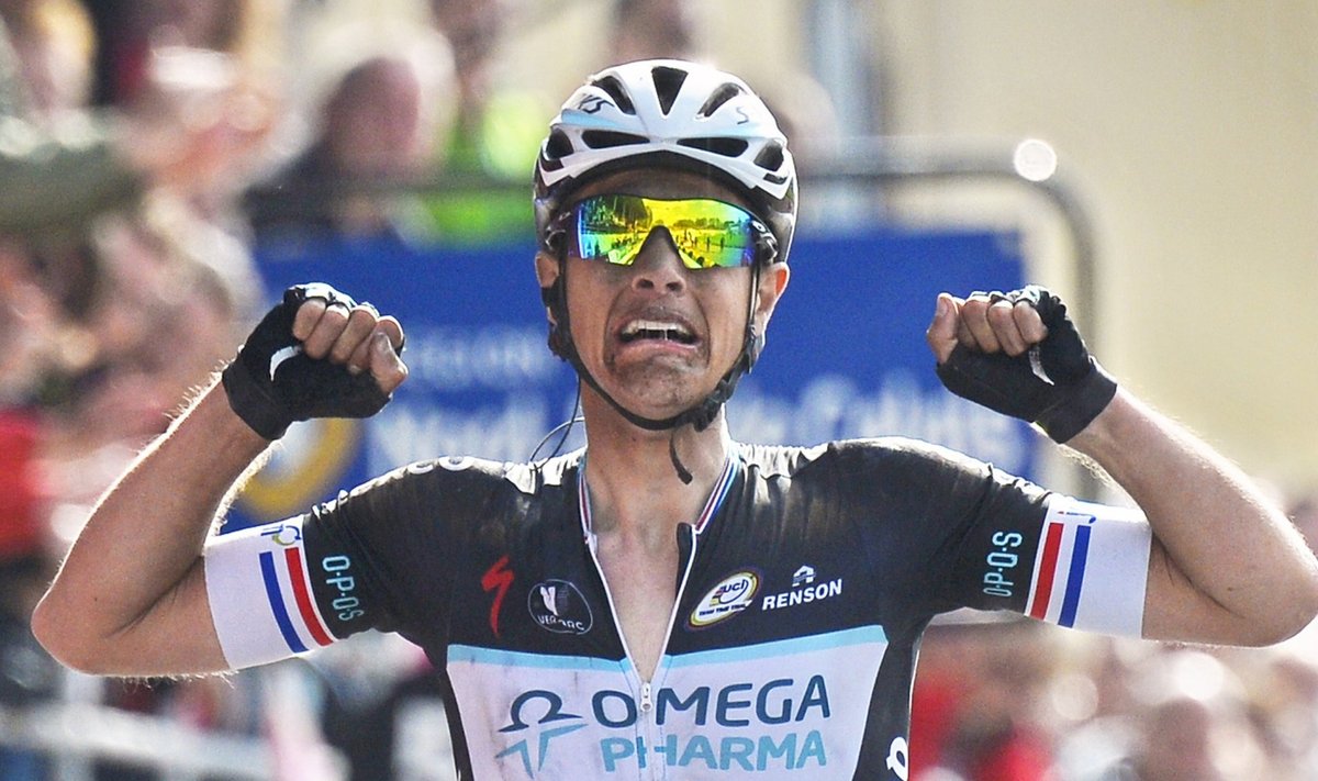 Niki Terpstra Pariis-Roubaix võitjana finišis