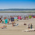 FOTOD | Pruuniks teiseks juuliks! Rahvas põgenes palaval suvepäeval Pärnu randa veemõnusid nautima
