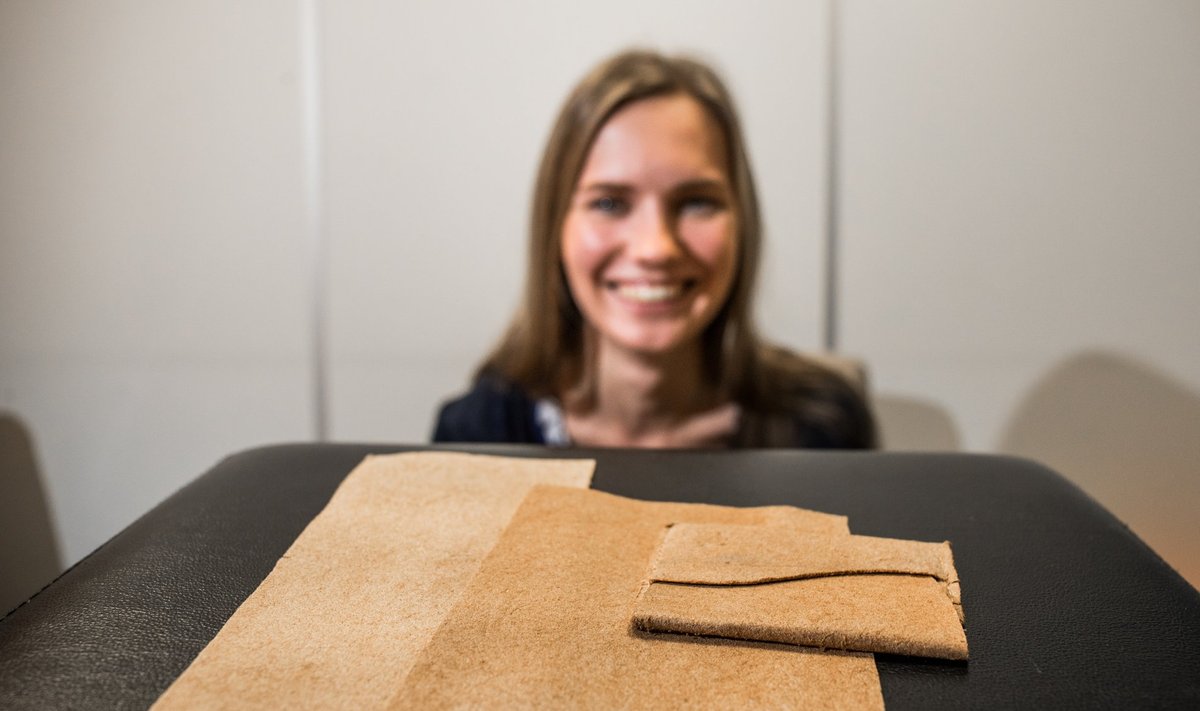 Mari-Ann Meigo käe all arendab Gelatex loomsetest jäätmetest tehtud želatiinist tekstiili, millest võiks tulevikus saada naha alternatiiv.