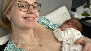 Katrin Lust läks kahenädalase beebi kõrvalt tööle: käin iga kolme tunni tagant kodus, et teda rinnaga toita