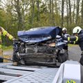 FOTOD | Auto sõitis Viljandimaal vastu sillapiiret. Inimesed pääsesid ehmatusega