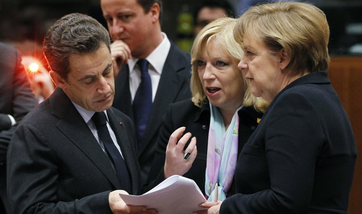 ESITAS NÕUDMISI: Slovakkia peaminister nõudis Prantsuse presidendilt Nicolas Sarkozylt ja Saksamaa kantslerilt Angela Merkelilt Kreekale võlgu andmise vastu automaatseid sanktsioone rikkumiste eest. Tagapool Briti peaminister David Cameron. FOTO: REUTERS/