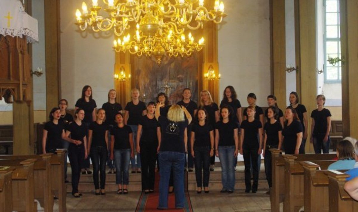 Peterburi naiskoori MiLadies Chorus kontsert Otepää kirikus