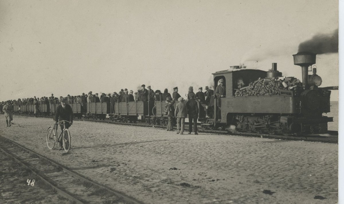 Rong sõitis ka Saaremaal - Kuressaare ja Roomasaare sadama vahel liikus raudruun teise maailmailmasõja alguseni.