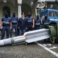 FOTOD | Itaalia Vene-meelsetelt paremäärmuslastelt võeti ära lahinguvalmis rakett ja muud relvastust