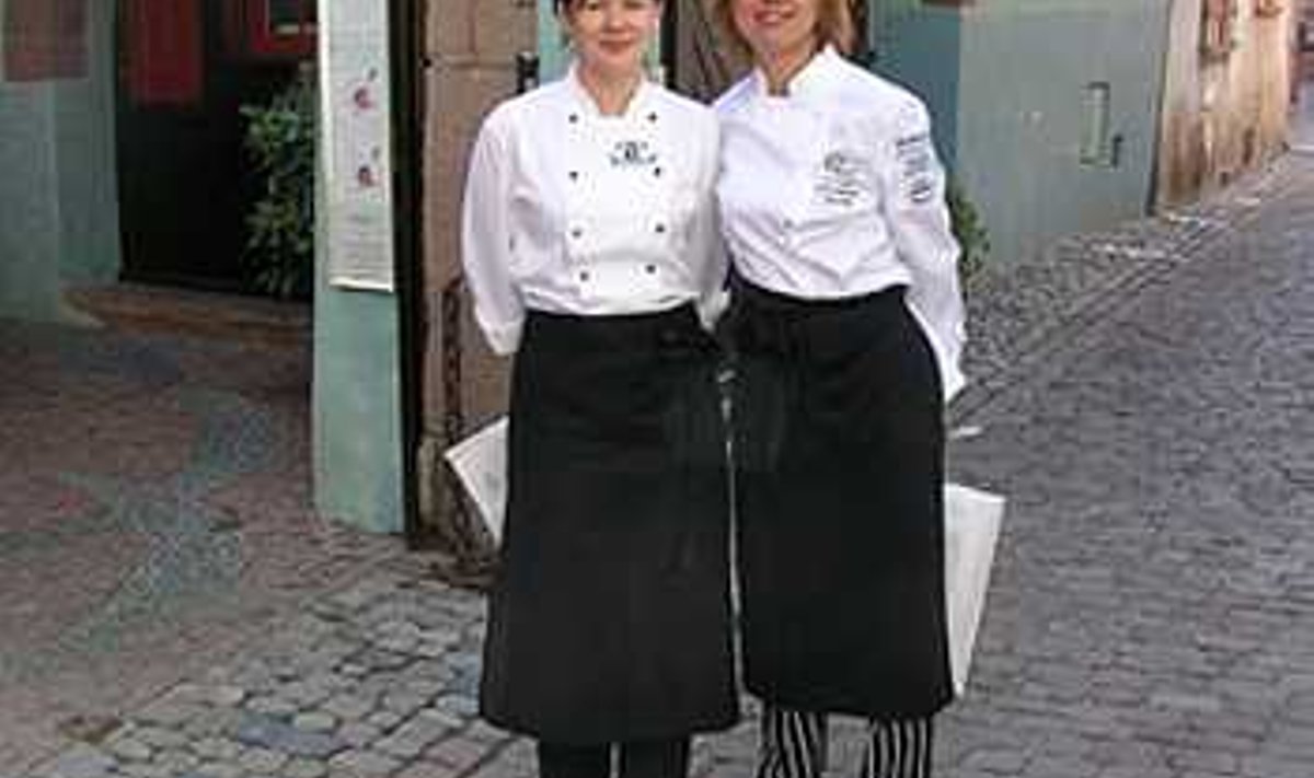 Inga Peanurm (pildil vasakul) ja Ritta Roosaar. ERAKOGU