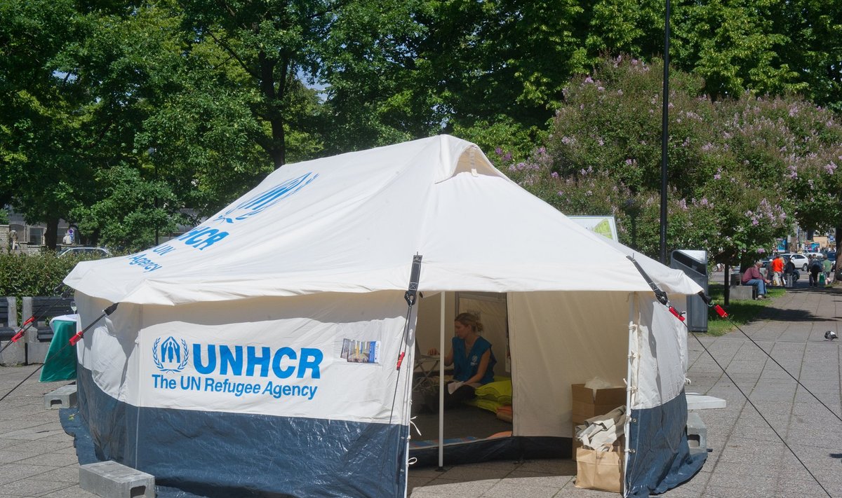 ÜRO pagulasabi infotelk Tallinnas Tammsaare pargis.