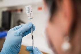 AstraZeneca loobub müügiloast ja kutsub tagasi COVID-19 vaktsiini. Ametlik põhjus: nõudluse puudumine