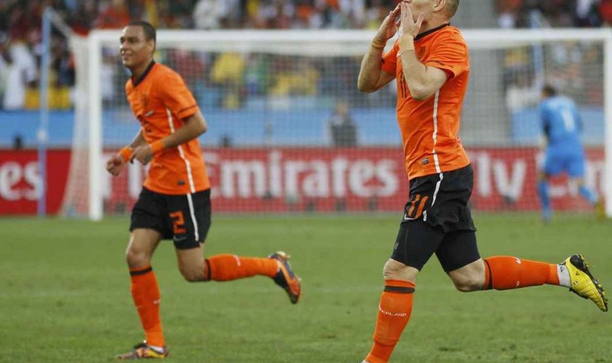 Arjen Robben viis Hollandi 16. minutil Hollandi 1:0 ette.