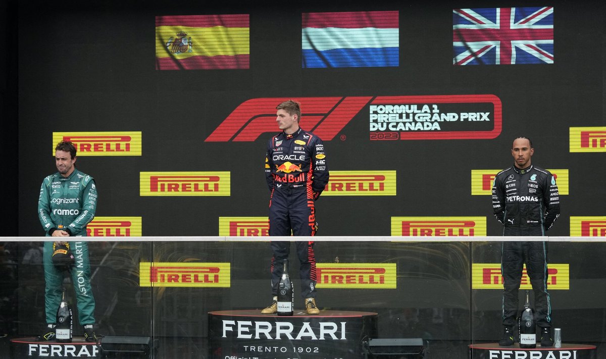 Vasakult: Fernando Alonso, Max Verstappen, Lewis Hamilton