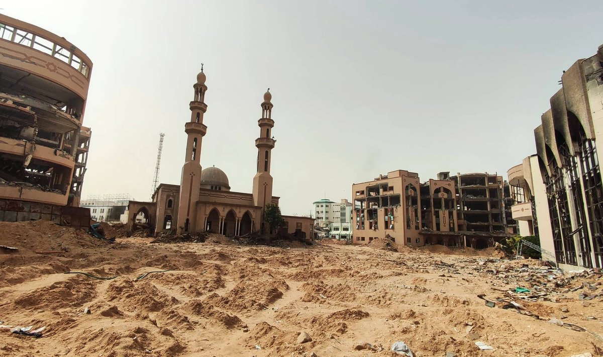 Iisraeli haarangu käigus pommiplahvatuses hävinud islamiülikool ja elamud Gazas. Foto tehtud 18. aprillil 2024.