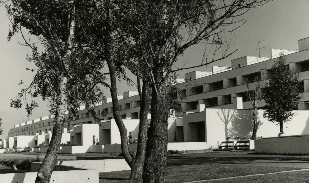 Omanäoline monoliitbetoonist terrasselamu „Kuldne Kodu“ (1970-1984).