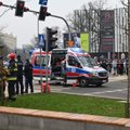 Poolas sõitis auto jalakäijate sekka, vigastada sai vähemalt 19 inimest