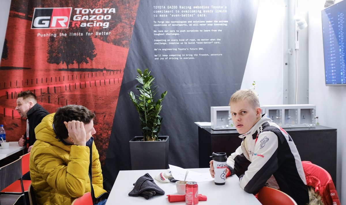 Ott Tänak ja Markko Märtin Toyota boksis.