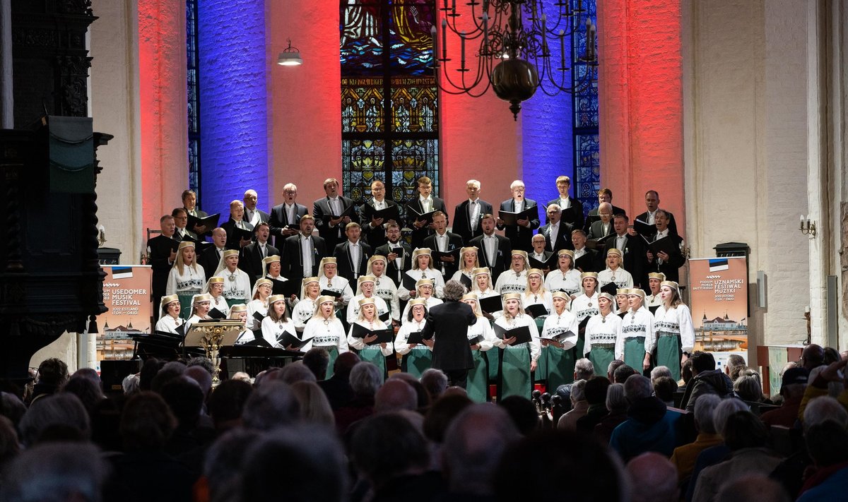 Kontsert „Eesti laulupidu“ tutvustas laulupeokultuuri. Kontserdi lõpus aplodeeriti püsti seistes.