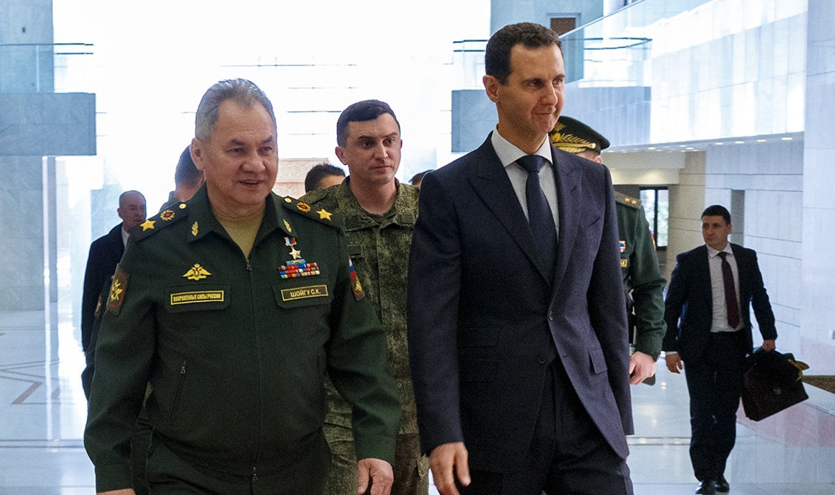 Президент Сирии Башар Асад (справа) и российский министр обороны Сергей Шойгу