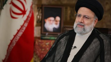 Riigimeedia: Iraani presidendi saatjaskonda kuulunud kopteriga juhtus õnnetus, tema saatus on teadmata