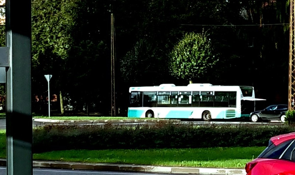 Lahtise mootoriluuguga buss
