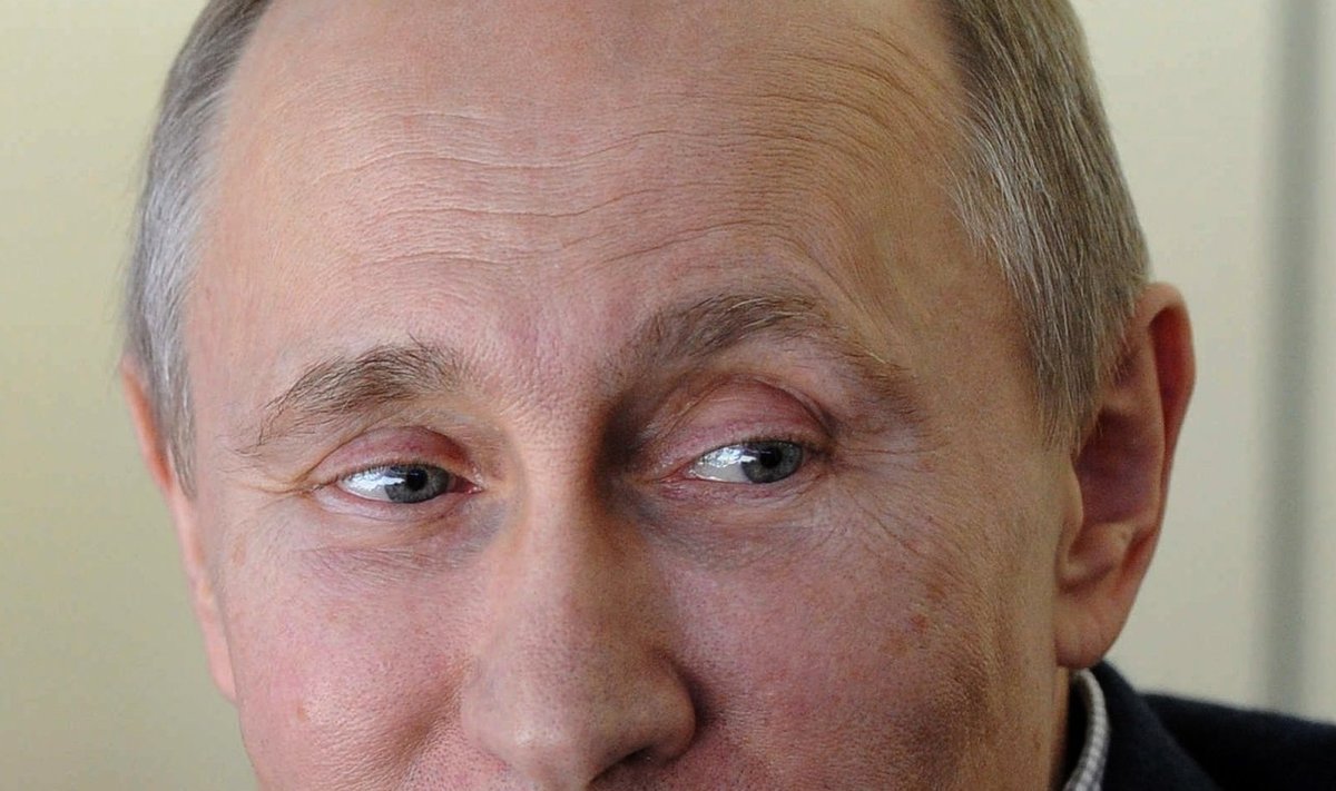 Vladimir Putin jälgimas jäähokit