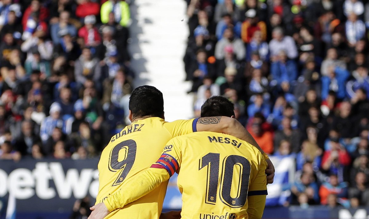 Luis Suarez ja Lionel Messi tähistamas Barceloan esimest väravat..