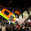 ВИДЕО | В Мехико метромост обрушился под проходящим поездом, погибли не менее 20 человек