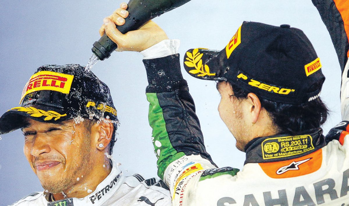 Lewis Hamilton (vasakul) ja Mercedes olid üleeile maailma parimad, Sergio Pérez ja Force India aga n-ö muu maailma parimad. 