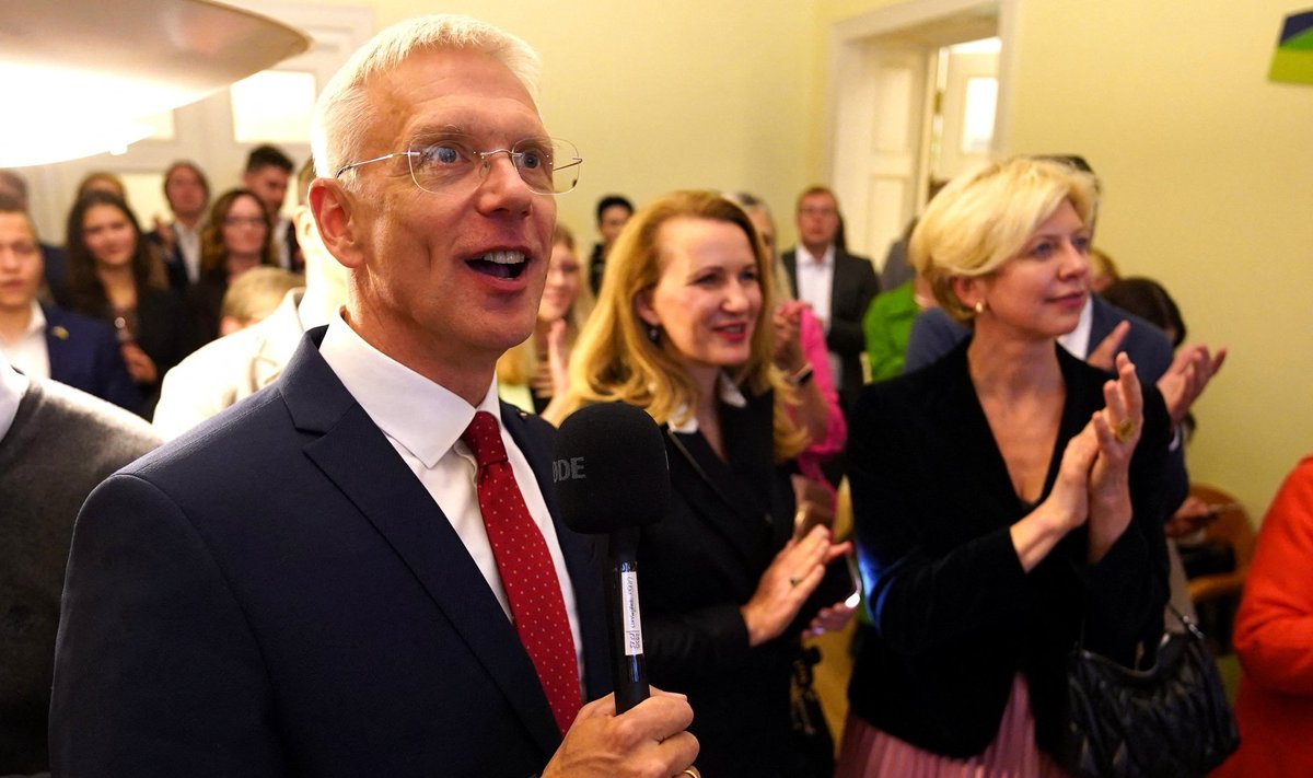 Läti peaminister Krišjānis Kariņš jälgis täna oma partei kontoris valimistulemusi.