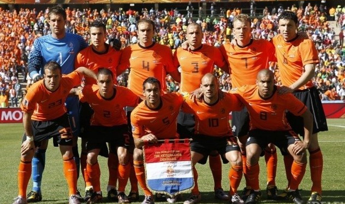 Jalgpalli MM, Hollandi koondis kohtumises Taaniga