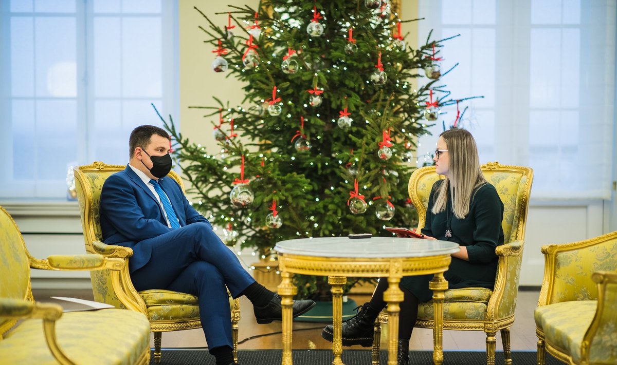 Peaminister Jüri Ratas kinnitas intervjuud andes, et Eesti peaks esimesel võimalusel liikuma meretuuleparkide rajamise poole.