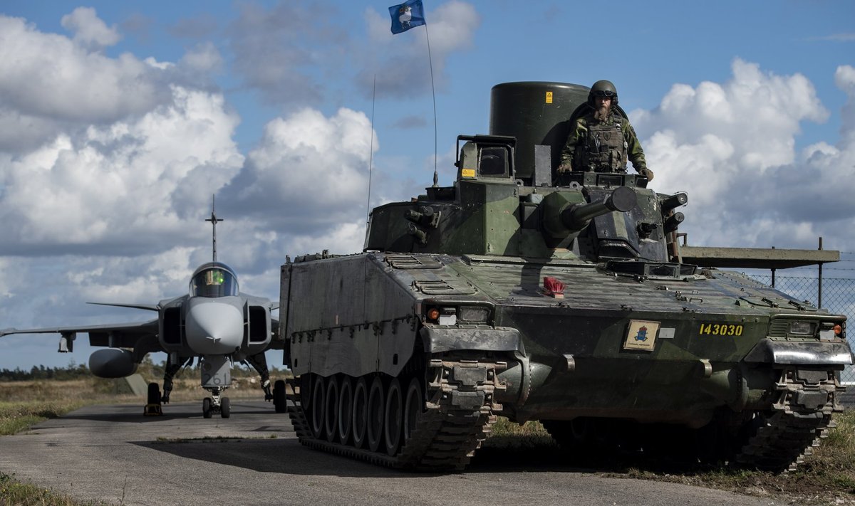 Rootsi suurendas suvel sõjalist valmisolekut Ojamaa saarel, mille lähedal toimusid parasjagu Venemaa õppused.