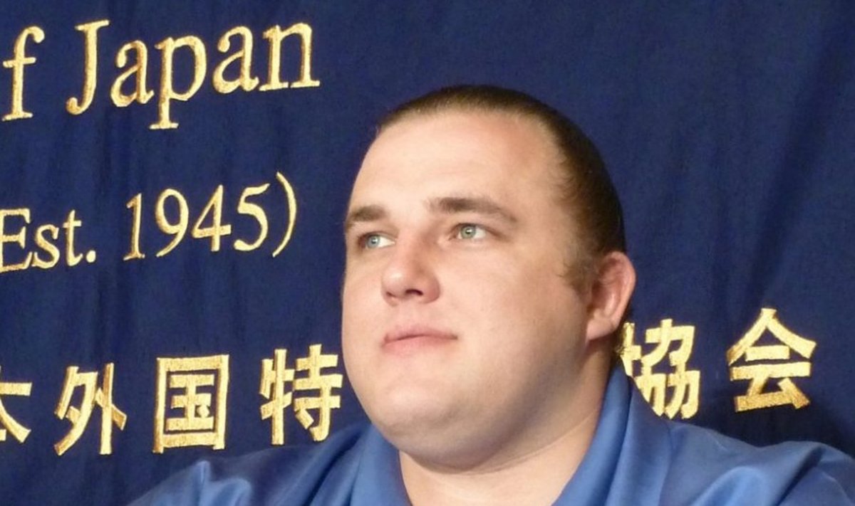 Estonian sumo wrestler Baruto speaks at the Foreign Correspondents' Club of Japan in Tokyo, Japan, Wednesday, April 28, 2010. Baruto, whose real name is Kaido Hoovelson, was promoted to sumo's second-highest rank of ozeki on March 31 and is hoping to reach the ultimate rank of grand champion in the near future. "I know my next step is to become a grand champion and I will try to do that this year," Baruto said. (AP Photo/Kyodo News) ** JAPAN OUT, CREDIT MANDATORY, FOR COMMERCIAL USE ONLY IN NORTH AMERICA **   / SCANPIX Code: 436