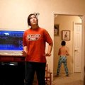 Vend lollitab õe tantsuvideos