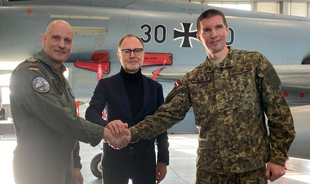 SAKSA ÕHUJÕUD BALTI TAEVA KAITSEL: Vasakult Saksa kindralleitnant Ingo Gerhartz, Läti kaitseminister Andris Spruds ja Läti õhuväe ülem Viesturs Masulis
