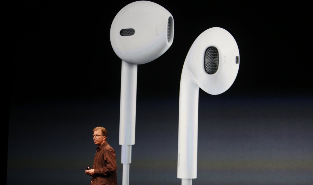 Greg Joswiak Apple`ist 2012. aastal uusi klappe tutvustamas. Kõrvaklapimaailmas seisab nüüd ees suur muutus. 
