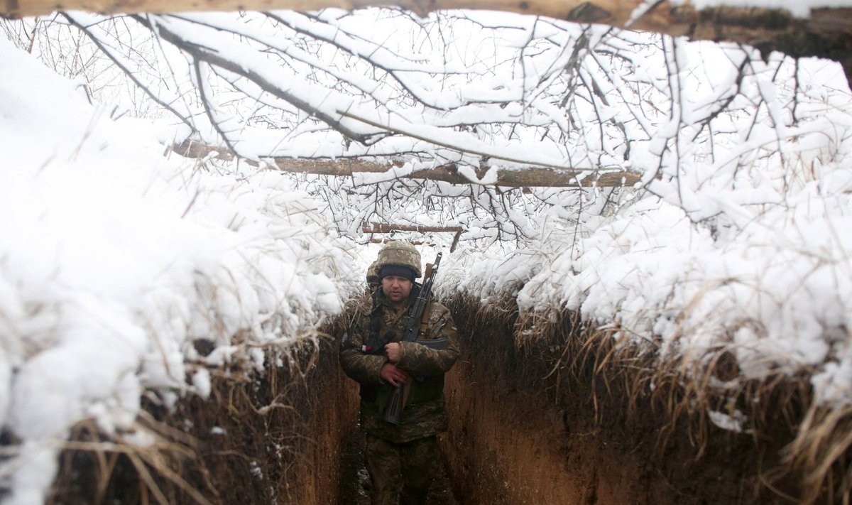 Ukraina sõdur Donbassi kaevikus. Tänavu on riik kaotanud Venemaa vastu 65 sõdurit