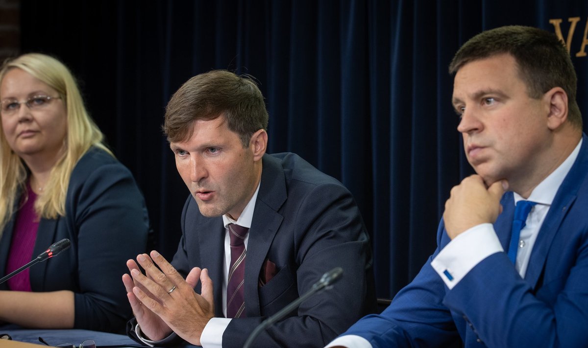 Martin Helme ja Jüri Ratas neljapäeval valitsuse pressikonverentsil.