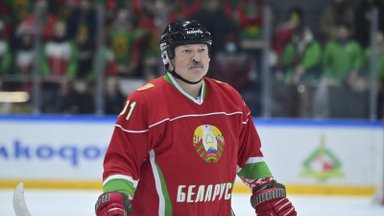ВИДЕО | Лукашенко получил удар клюшкой по лицу