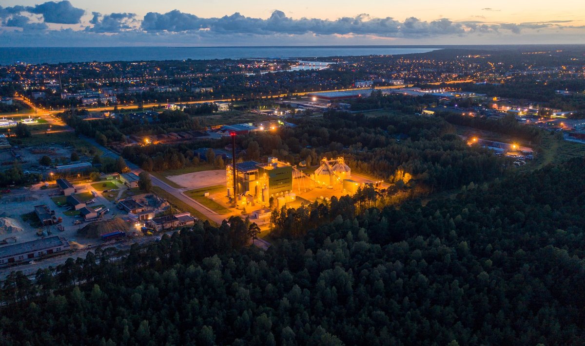 Varem põhiliselt tsentraalse sooja tootjana tuntud Fortum on viimastel aastatel panustamas üha enam ka külma tootmisele. Pildil on Fortumi Pärnu koostootmisjaam.