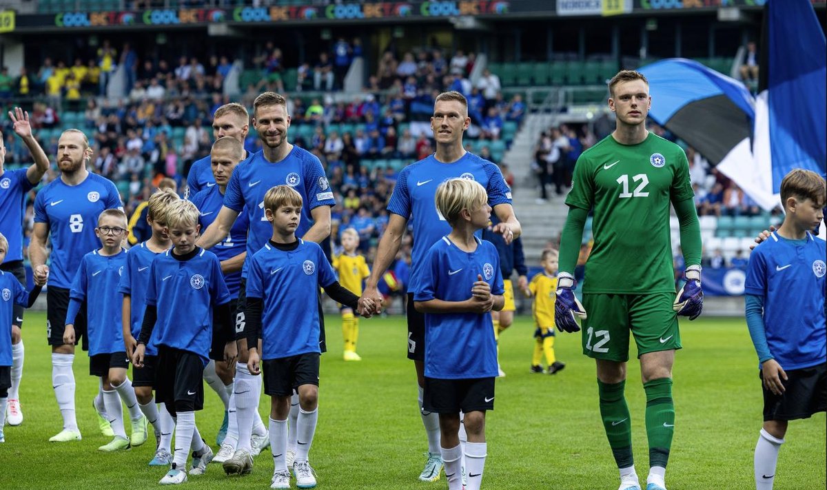 Eesti jalgpallikoondise mängijad 2023. aastal kohtumises Rootsiga