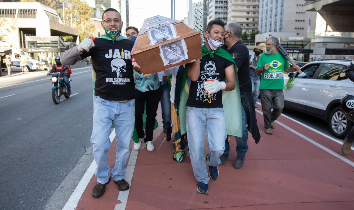 Ehkki kirstudest ja pealuudest võiks ka vastupidist järeldada, avaldasid laupäeval São Paulos marssinud aktivistid tegelikult meelt piirangute vastu.