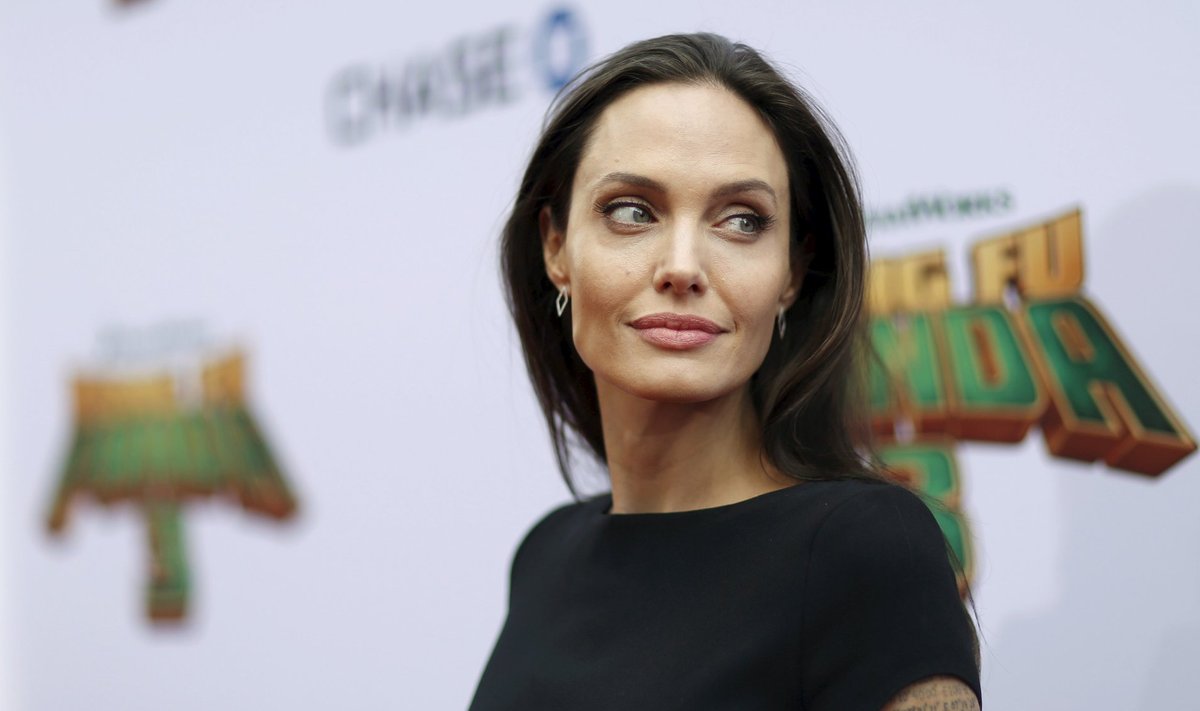 Jolie poses at the premiere of "Kung Fu Panda 3" at the TCL Chinese theatre in Hollywood