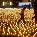 FOTOD: Tuhanded küünlad meenutavad märtsiküüditamise ohvreid