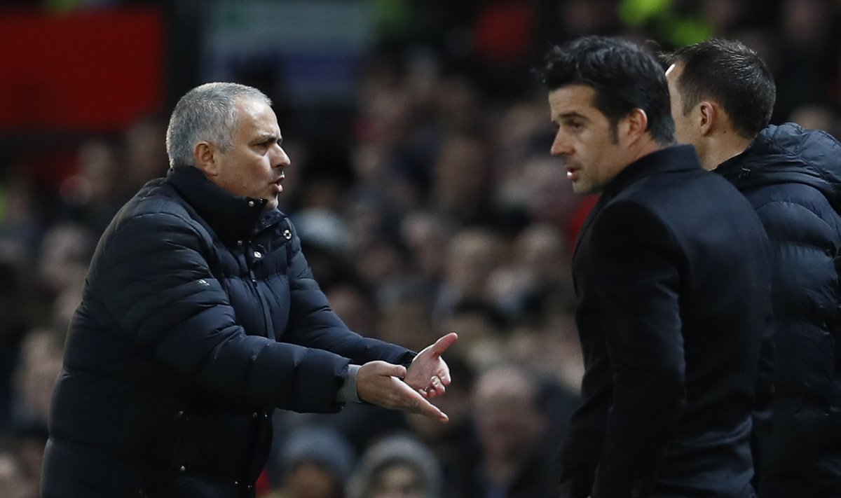 Manchester United manager Jose Mourinho speaks to the fourth official as Hull City manager Marco Silva looks on
