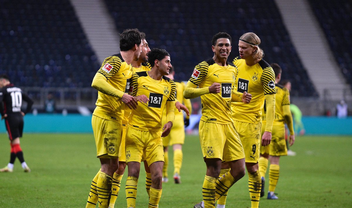 Dortmundi Borussia mängijad võitu tähistamas.