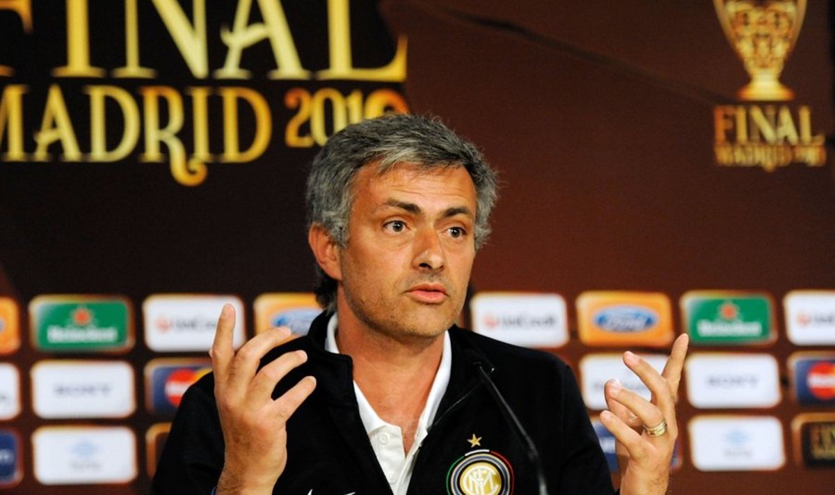 This handout photo made available by UEFA shows Inter Milan's Portuguese coach Jose Mourinho taking part in a press conference prior to the UEFA Champions League final football match at the Santiago Bernabeu stadium on May 21, 2010 in Madrid. Inter Milan will face Bayern Munich for the UEFA Champions League final match to be played at the Santiago Bernabeu Stadium in Madrid on May 22, 2010.  AFP PHOTO/HO/UEFA