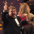 OSCARID | Kokku neli Oscarit teeninud "Vee puudutus" võitis poliitiliselt laetud auhinnagalal ka parima filmi ja režissööri kuldmehikesed